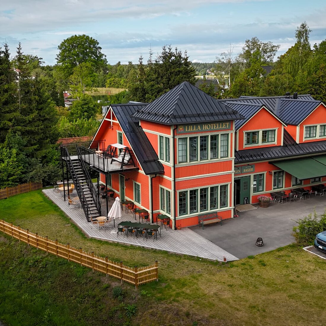 Lilla Hotellet med uteservering och bageri på Markusplatsen