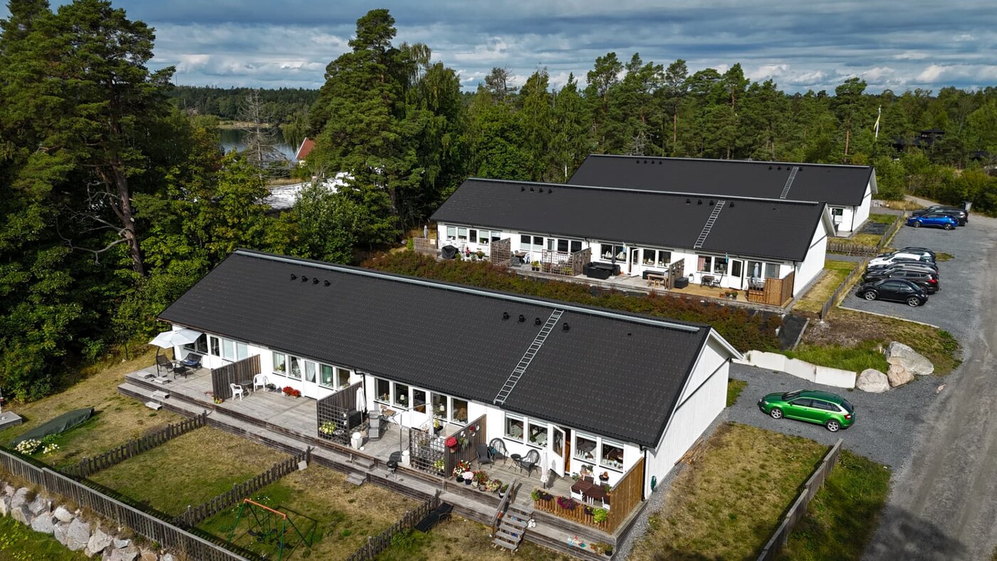 Hyresradhus på Stämmarsundsbacken med altan och egen tomt